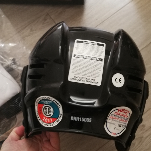 Kids/youth figure skates & helmet - Picture 9 of 10